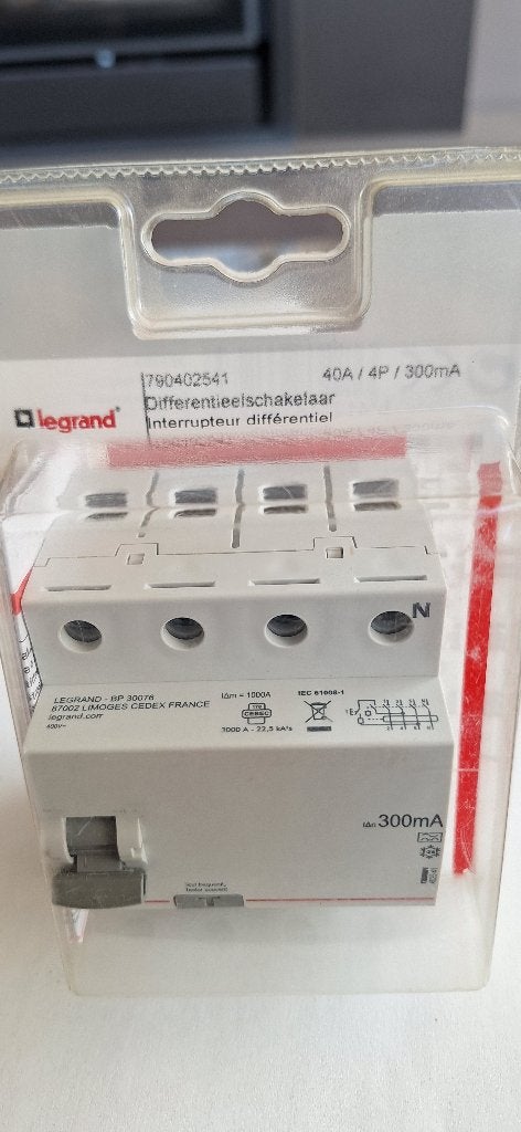 DIFFERENTIEL 40A /4P / 300 mA, Bricolage & Construction, Électricité & Câbles, Enlèvement, Neuf, Autres marques, Disjoncteur différentiel