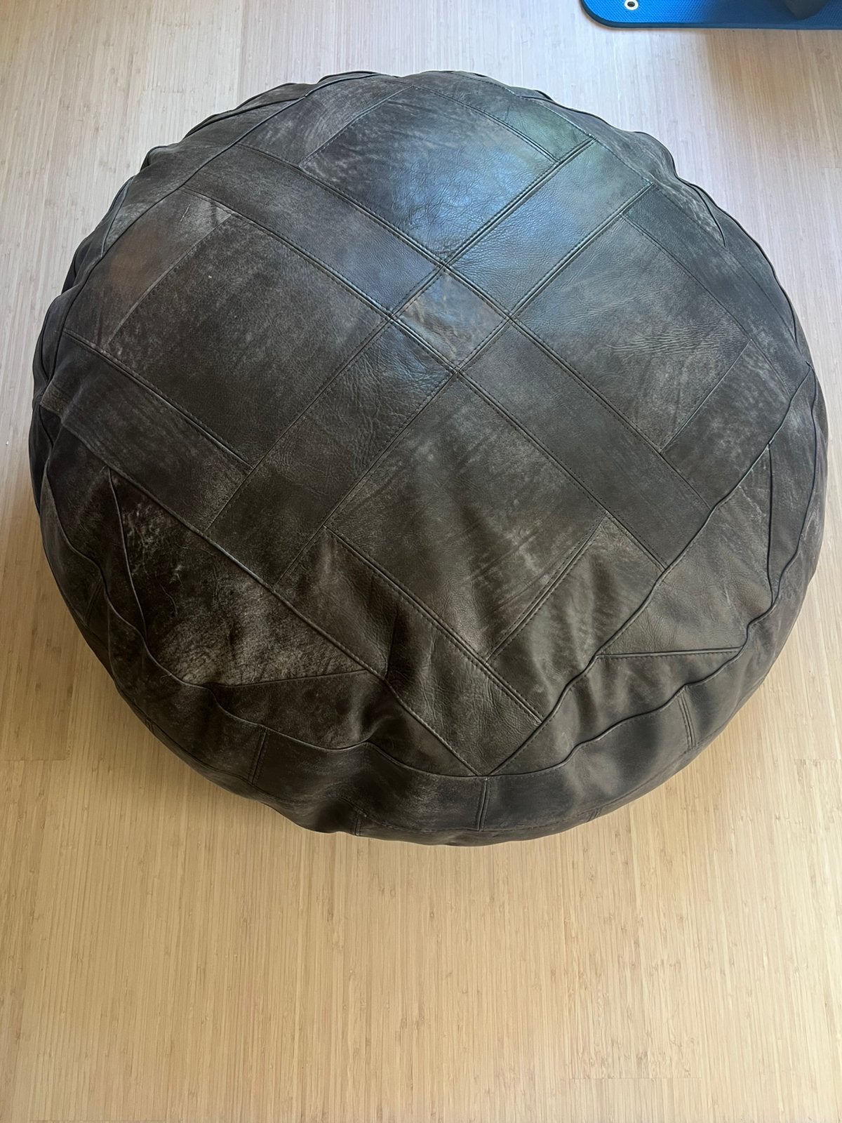Poef design leder, Huis en Inrichting, Ophalen, Zo goed als nieuw, Rond