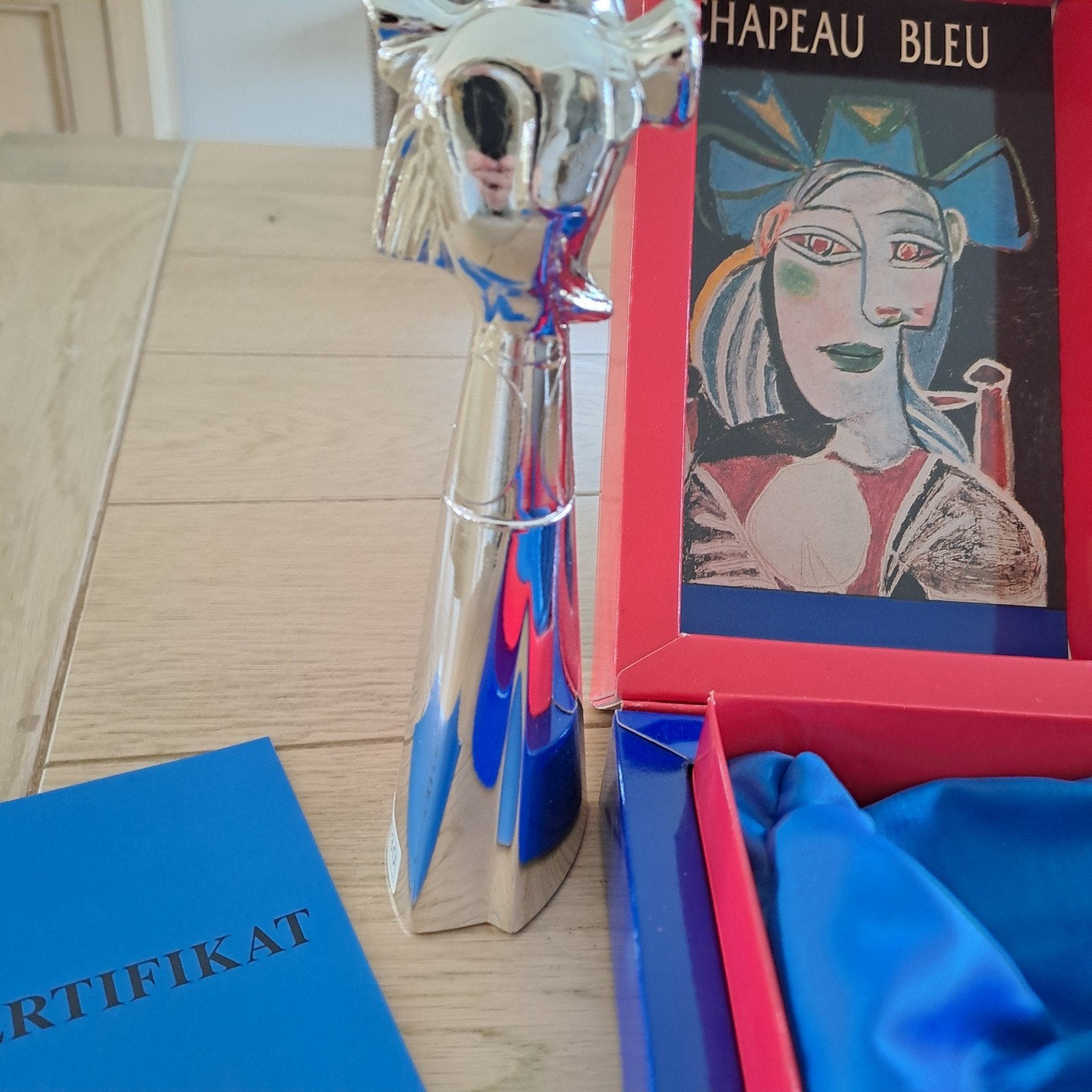 chapeau bleu à collectionner avec certificat de collection, Collections, Enlèvement ou Envoi