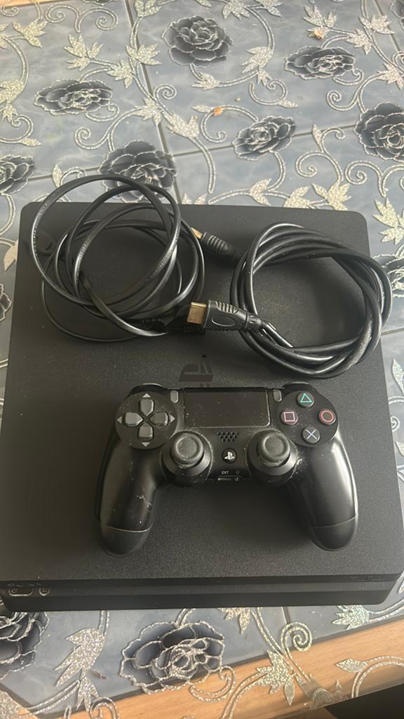 Ps4 slim, Games en Spelcomputers, Spelcomputers | Sony PlayStation 4, Zo goed als nieuw, Slim, 1 TB, Met 1 controller, Met harde schijf