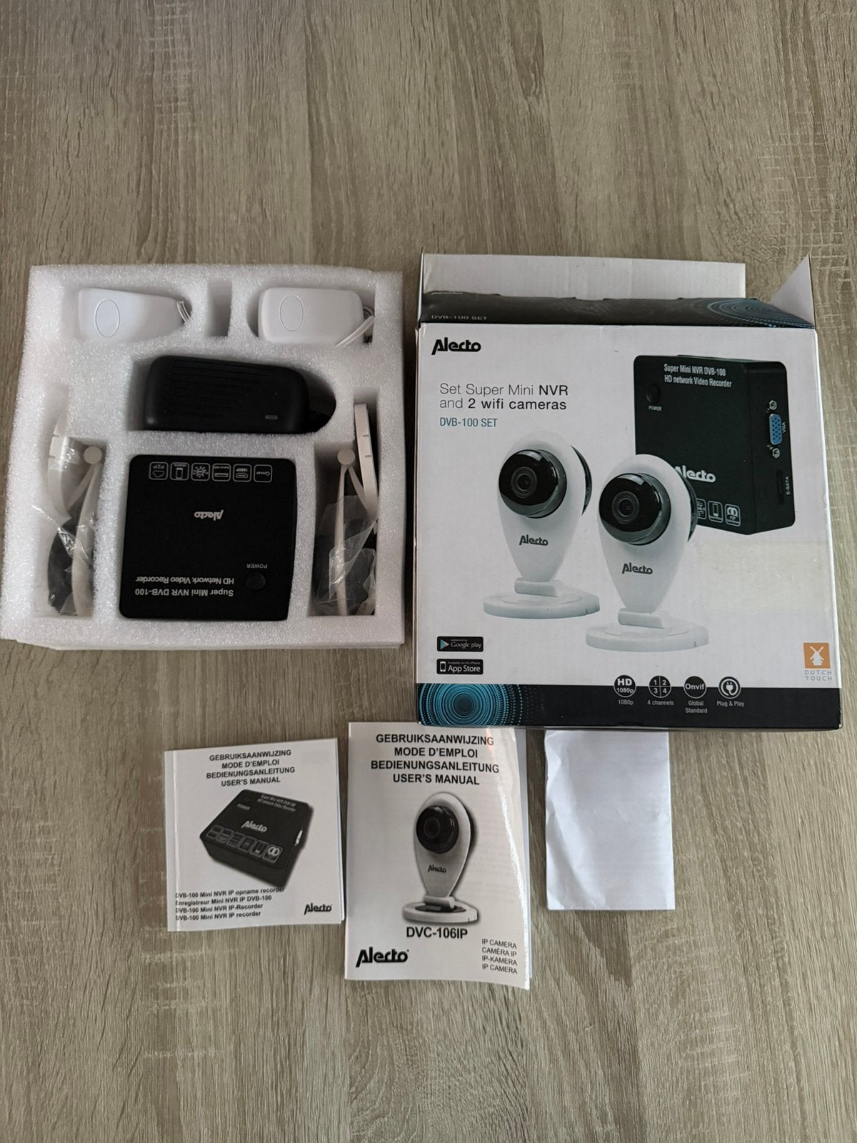 Alecto 2 wifi camera’s 4 channels, Audio, Tv en Foto, Videobewaking, Ophalen of Verzenden, Zo goed als nieuw, Binnencamera