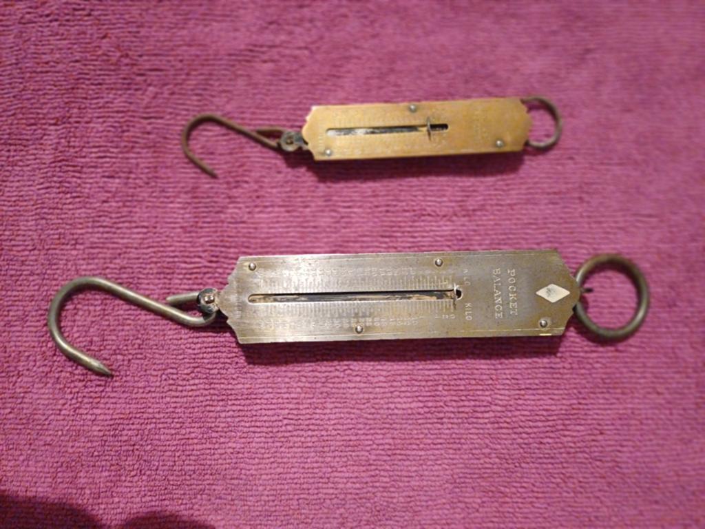 DEUX BALANCES DE POCHES ANTIQUES, Envoi
