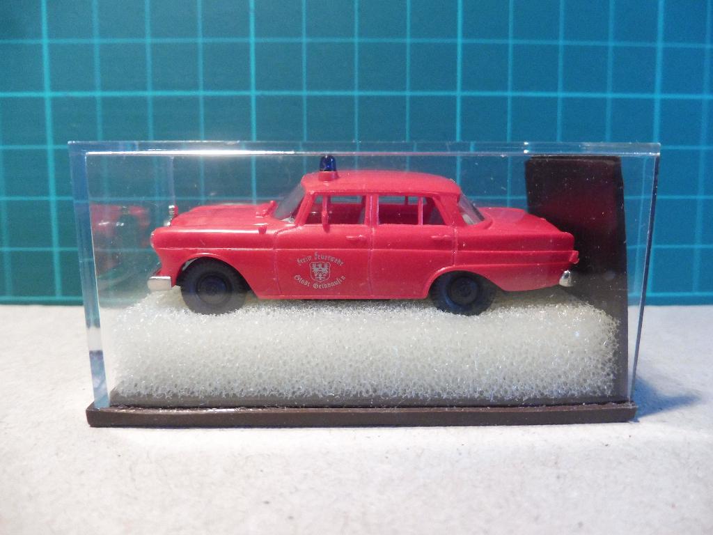 1:87 Brekina Mercedes 190 W110 1961 Brandweer Gelnhausen, Hobby en Vrije tijd, Modelauto's | 1:87, Ophalen of Verzenden, Zo goed als nieuw