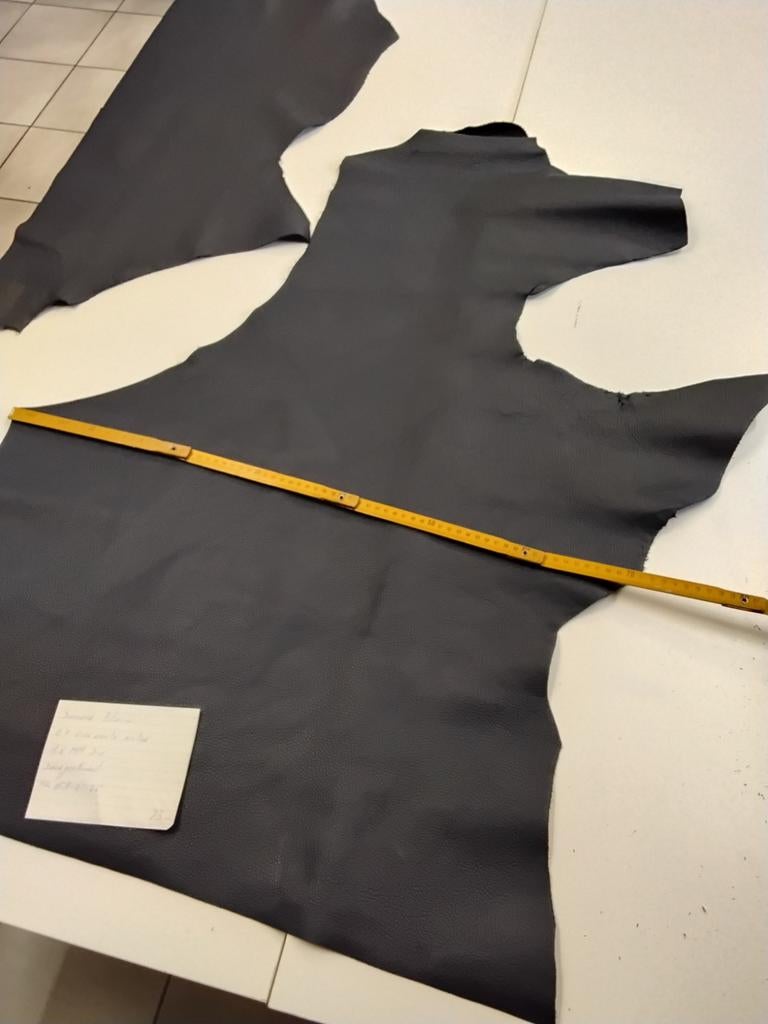 Leder, rundsleder, meubelleder, tassenleder, 0,7 meter, Ophalen, Nieuw, Blauw, Leer of Kunstleer