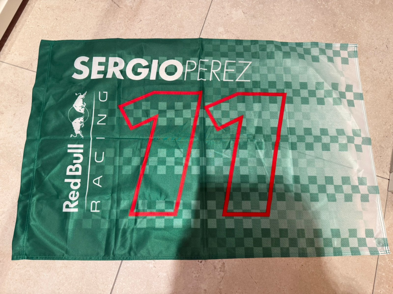Mooie vlag Red Bull Racing Sergio Perez 11 - nieuwstaat, Diversen, Ophalen of Verzenden, Nieuw