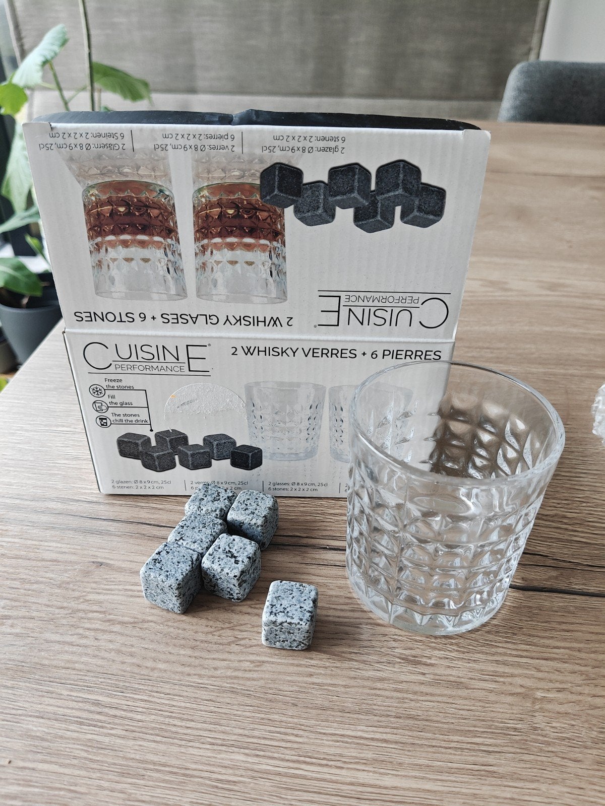 2 whiskey glazen met stenen ijsblokjes, Verzamelen, Ophalen