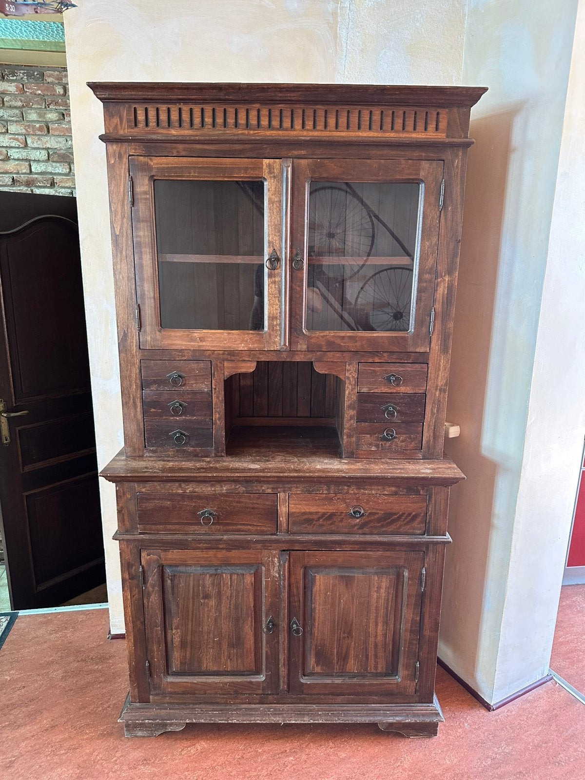 Buffet/meuble à vaisselle en bois massif., Enlèvement
