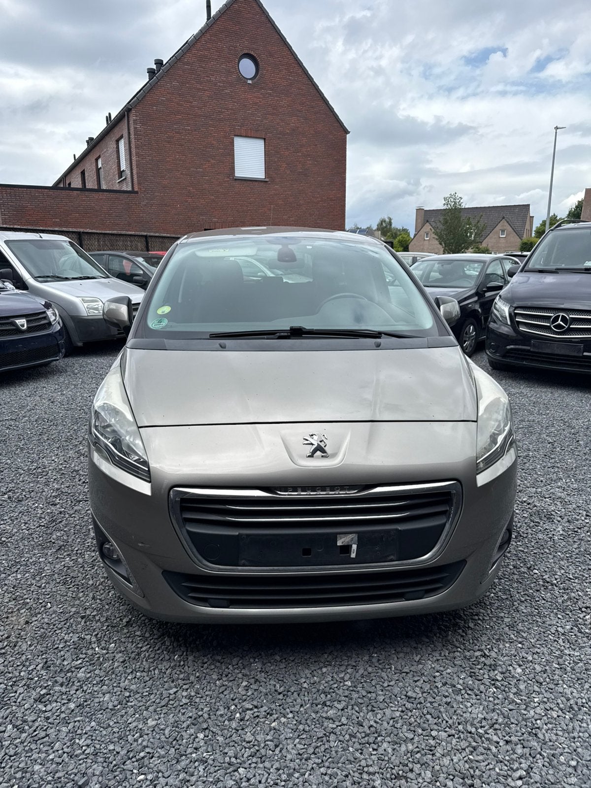 Peugeot 5008 hdi 2014, Voorwielaandrijving, Euro 5, 4 cilinders, Bruin