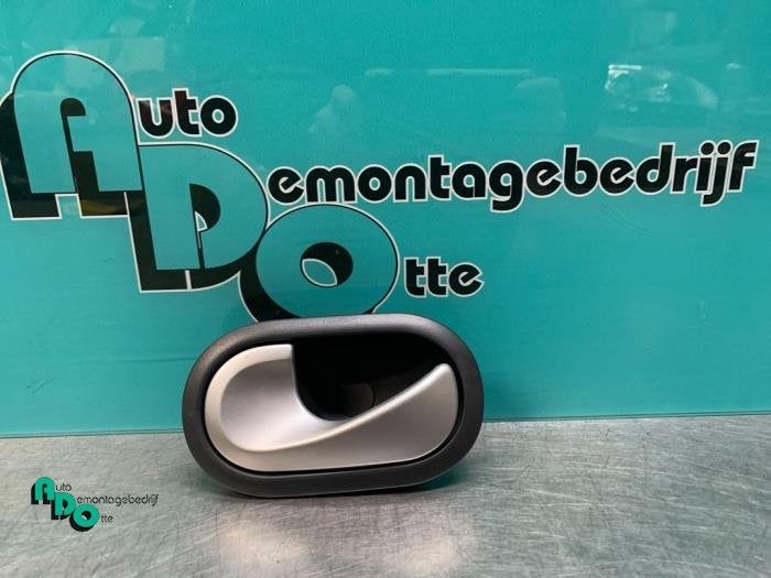 Portiergreep 4Deurs links-achter van een Renault Clio (Clio, Auto-onderdelen, Gebruikt, -, Renault, -