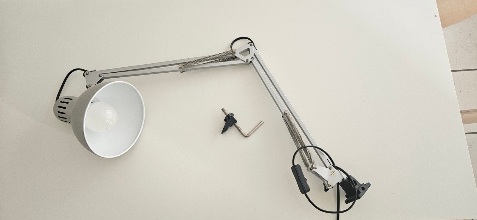 Bureaulamp om aan tablet te klemmen, Huis en Inrichting, Ophalen, Gloeilamp, Inclusief bevestigingsmateriaal, E27 (groot)