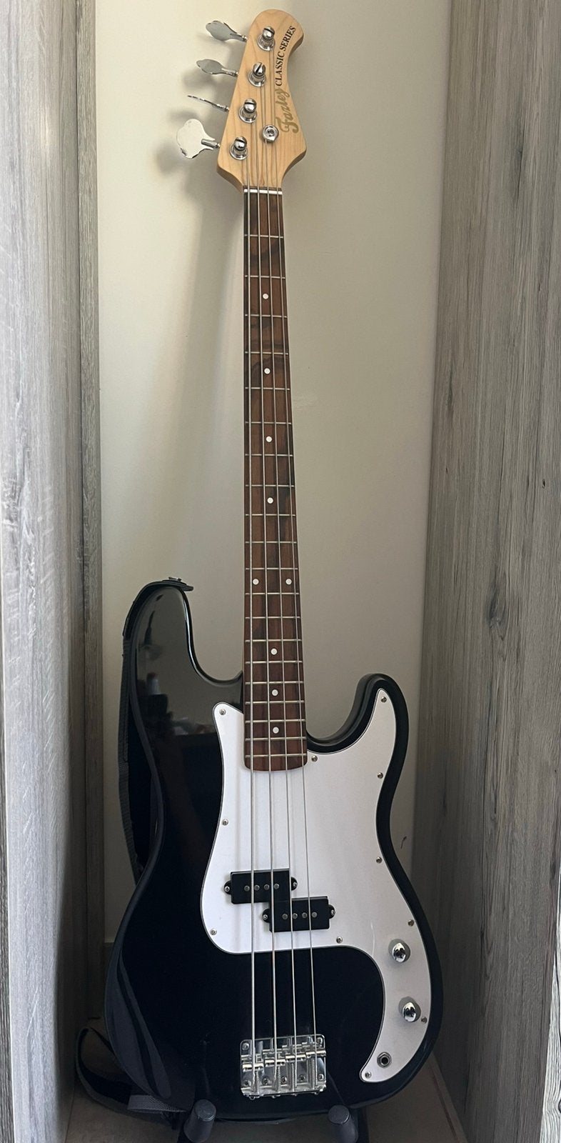 Fazley FPB118 basgitaar, Muziek en Instrumenten, Snaarinstrumenten | Gitaren | Bas, Ophalen of Verzenden, Zo goed als nieuw, Elektrisch