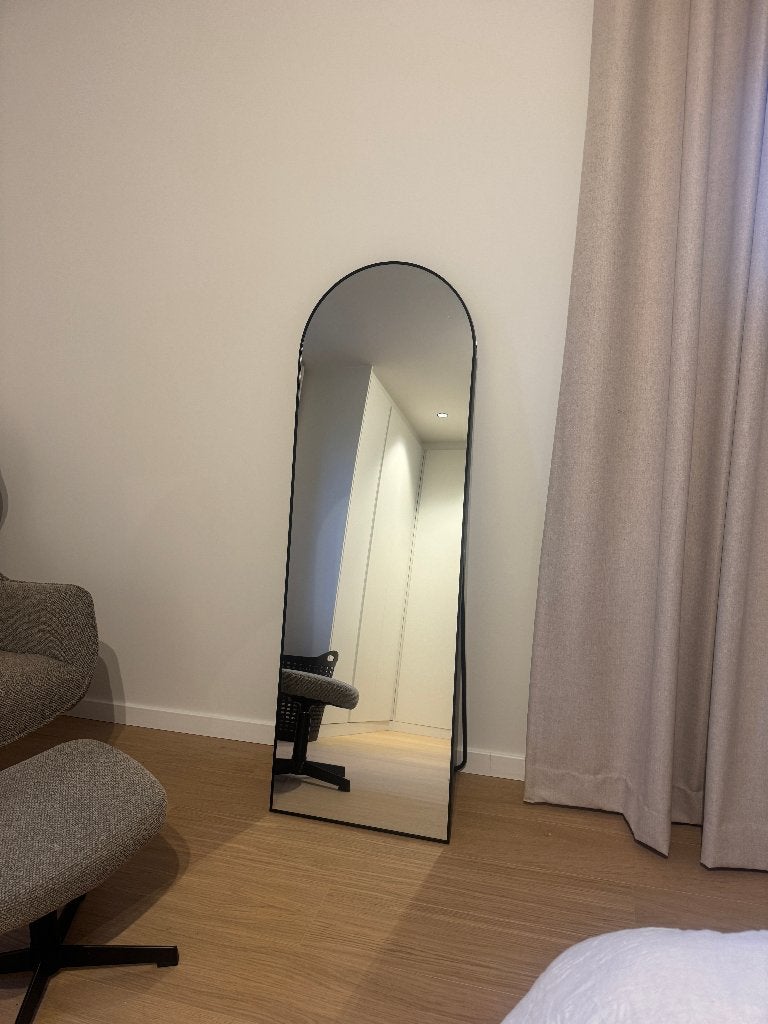 Staande design spiegel met zwart metalen frame, Ophalen, Zo goed als nieuw, Overige vormen, 150 tot 200 cm