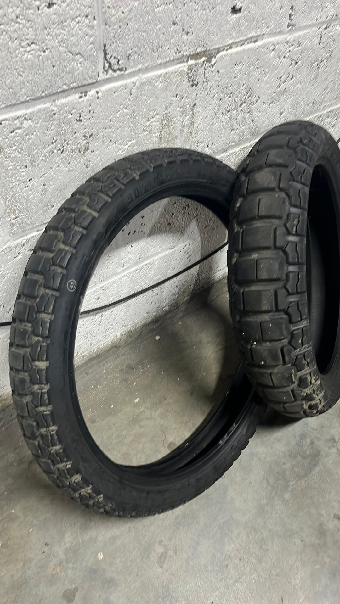 Set de pneus CST Ambro A4II 140/70R18 90/90/R21, Motos, Neuf, ., CST, Enlèvement ou Envoi