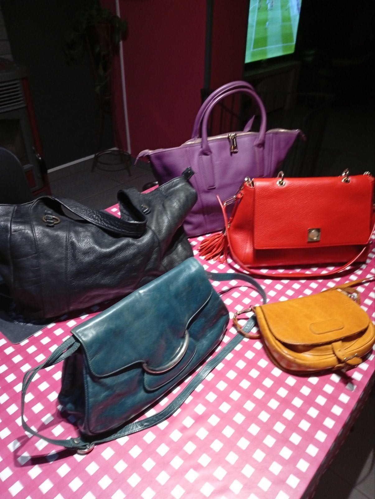 Diverse handtassen, Rood