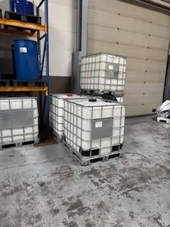 IBC 1000 liter    € 30.00 / stuk, Tuin en Terras, 150 liter of meer, Ophalen, Gebruikt, Kunststof