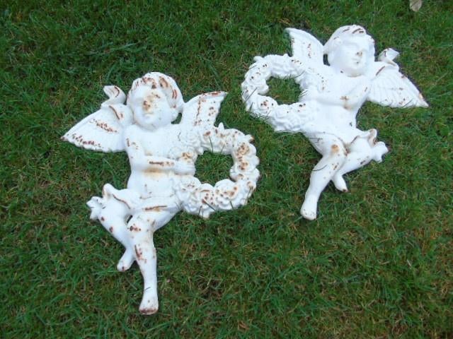 Roestige witte gietijzeren wandengel, G- en D-fronton, Tuin en Terras, Tuinwanddecoratie, Nieuw, Ophalen of Verzenden