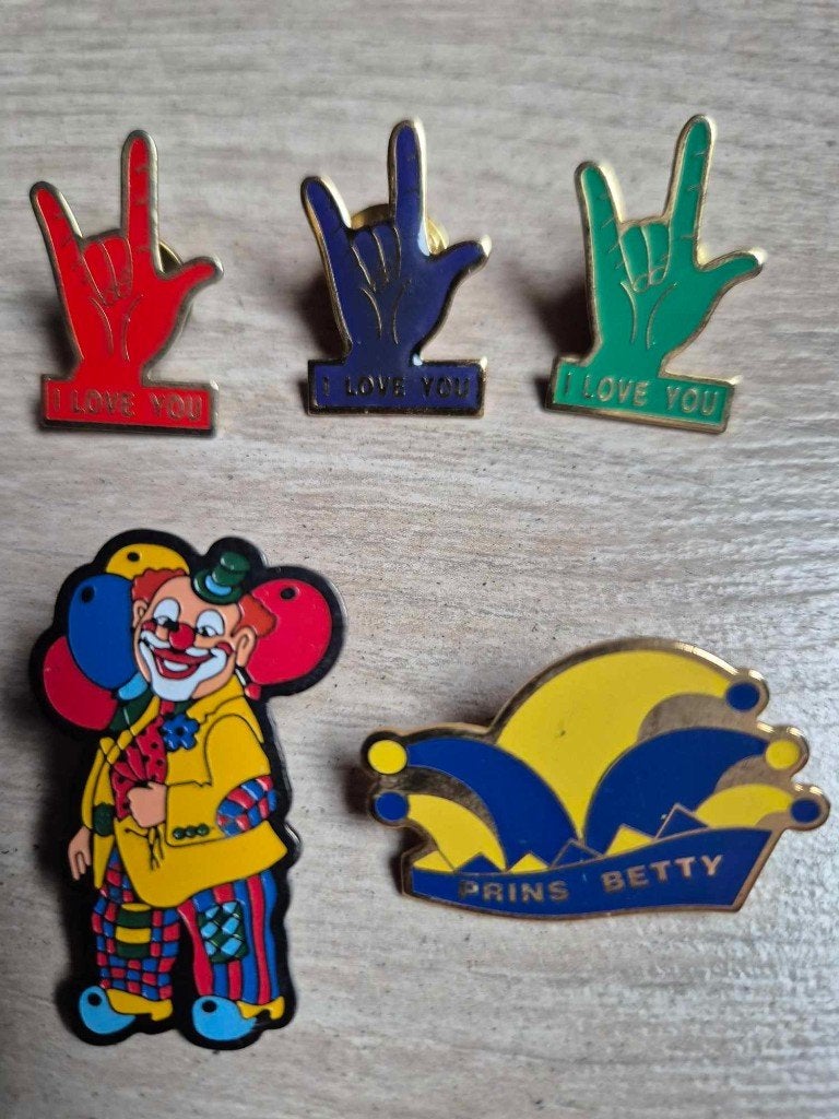 Carnaval pins, Verzamelen, Ophalen of Verzenden, Zo goed als nieuw