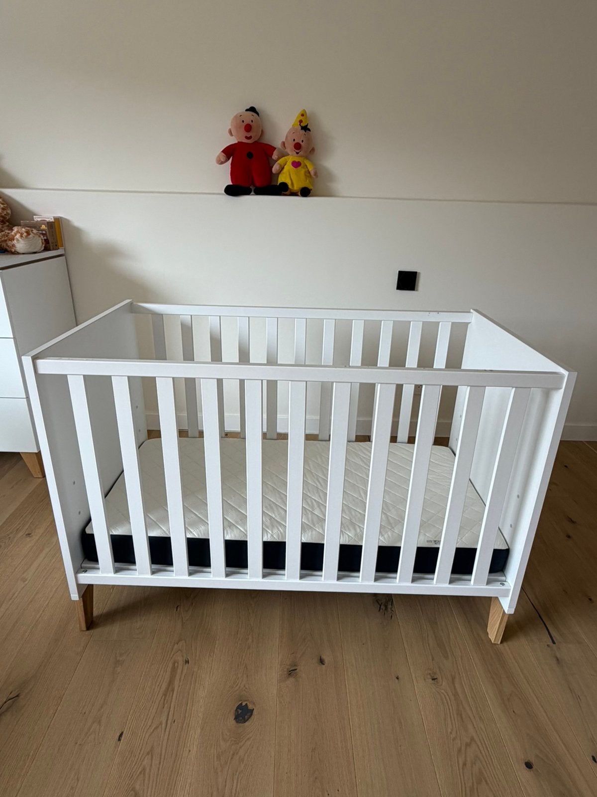 Babybed- Transland Ledikant Vito Mira Krijtwit - Eiken, Enfants & Bébés, Chambre d'enfant | Meubles Autre, Comme neuf, Enlèvement