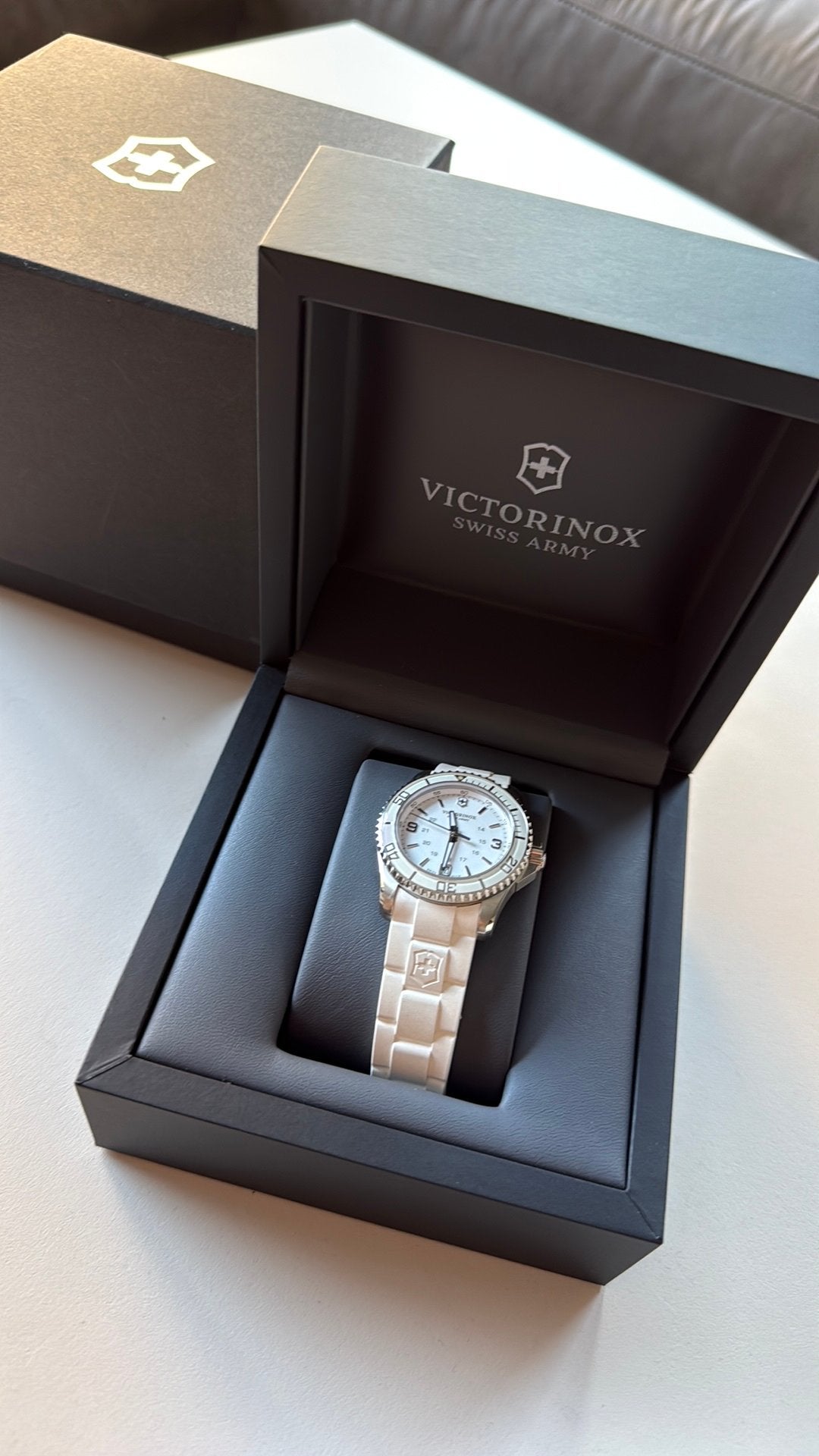 Montre Victorinox pour femme, Enlèvement, Comme neuf