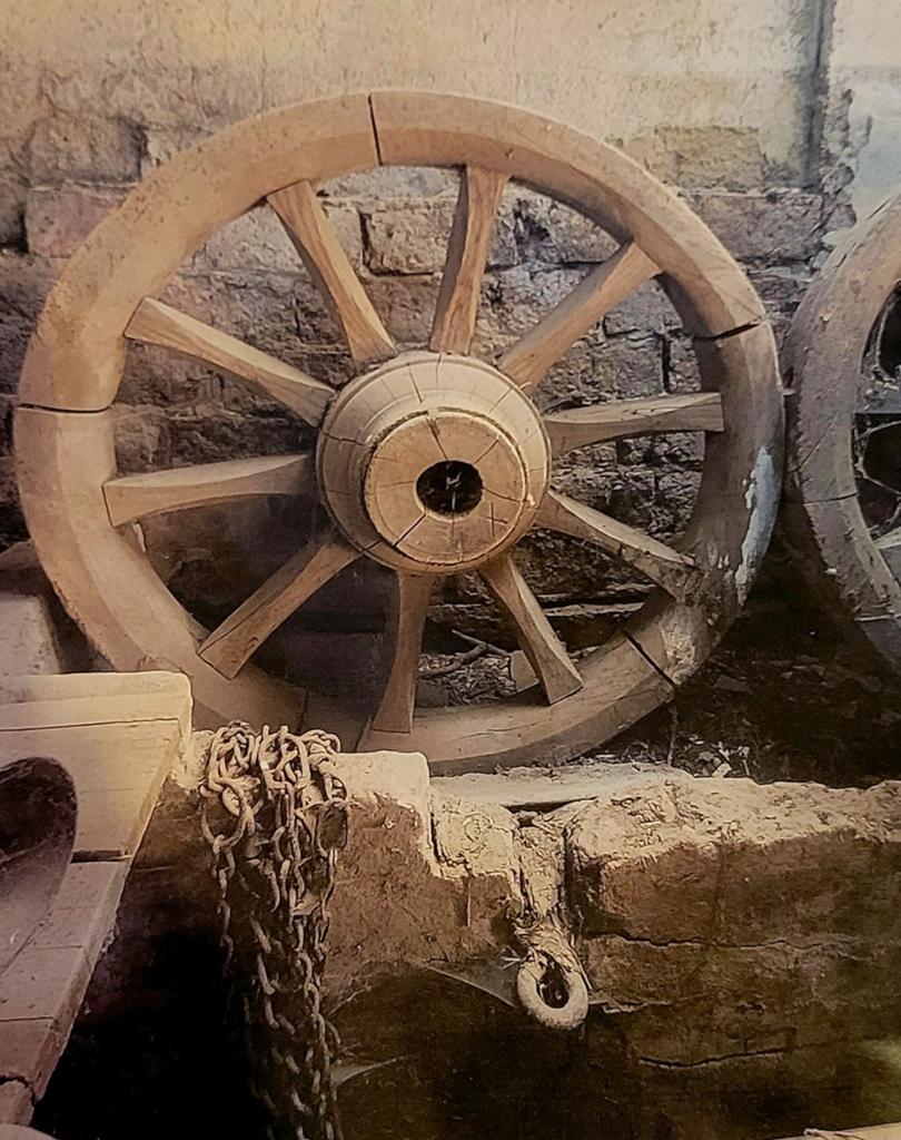 Vieilles roues en bois, Enlèvement