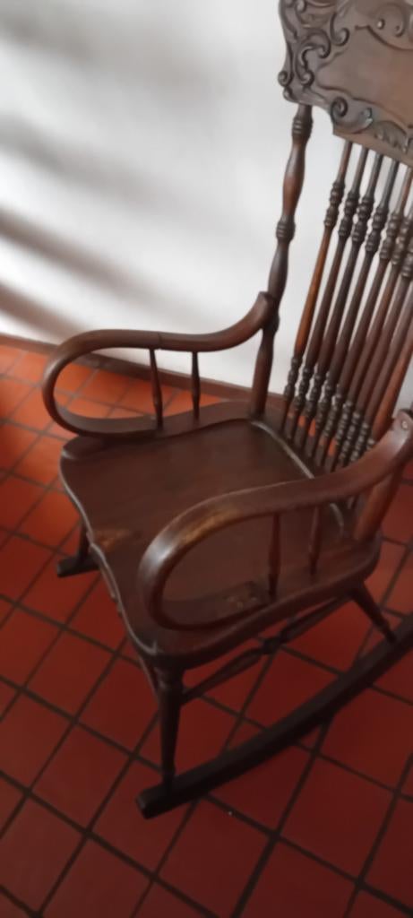 Oude houten schommelstoel, Ophalen