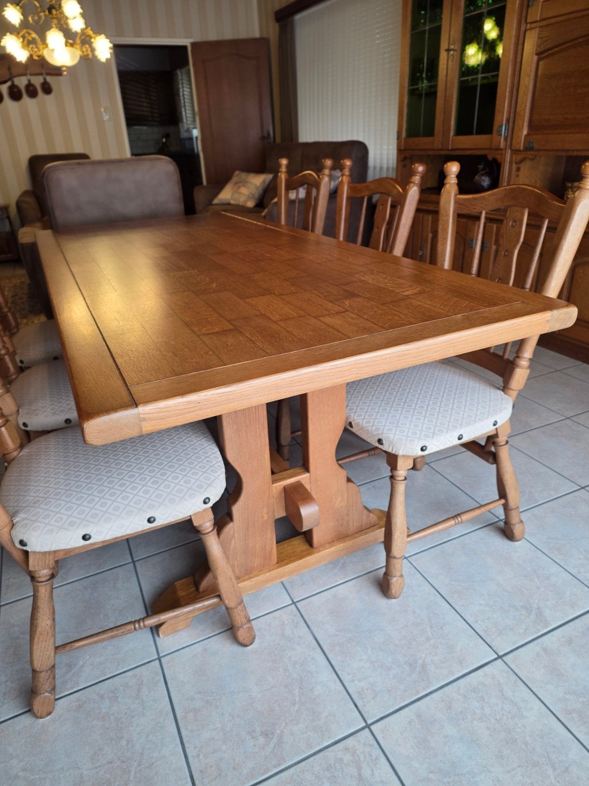 robuste eiken tafel, Enlèvement