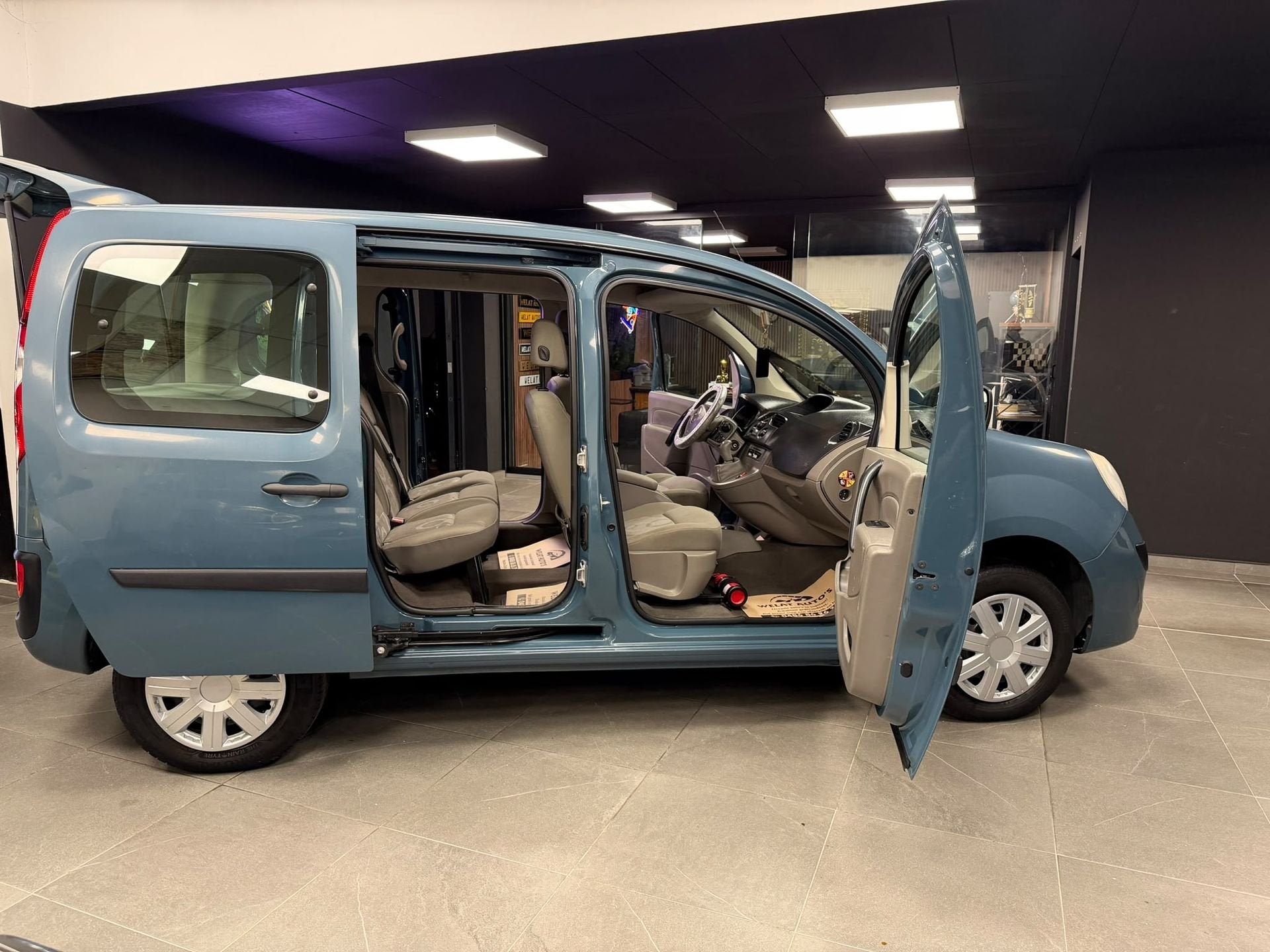 Renault Kangoo BENZINE 1.6 MOTOR, Auto's, Voorwielaandrijving, Gebruikt, Blauw, Bedrijf