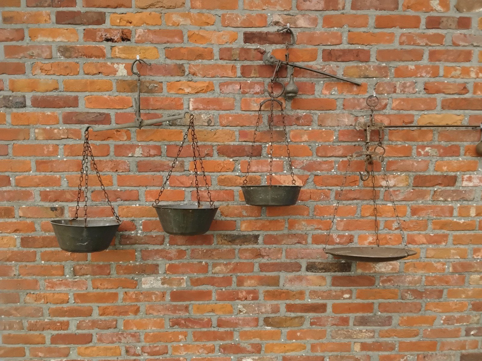 3 Antieke handweegschalen, Enlèvement