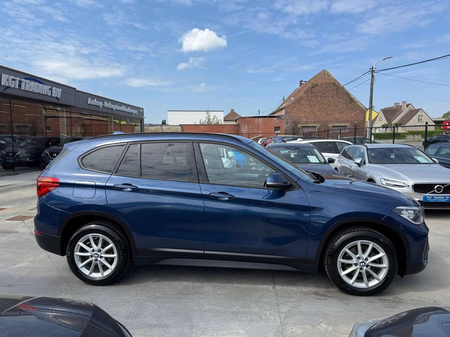 BMW X1 1.5i NAVIGATIE LEDER CAMERA HEAD-UP ZETELVERWARMING, Auto's, Gebruikt, Bedrijf, 3 cilinders, SUV of Terreinwagen