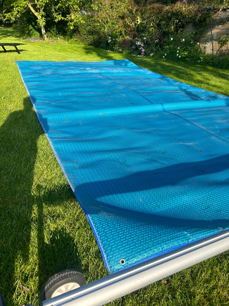Zwembadafdekking incl oprolsysteem voor zwembad 8m op 4m, Ophalen, Gebruikt, Afdekzeil