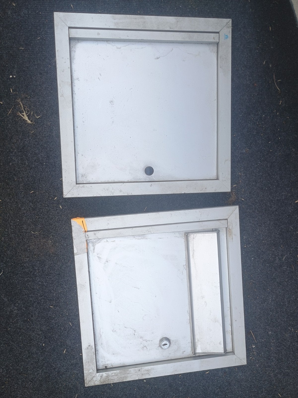 Aluminium deuren brievenbus, Enlèvement