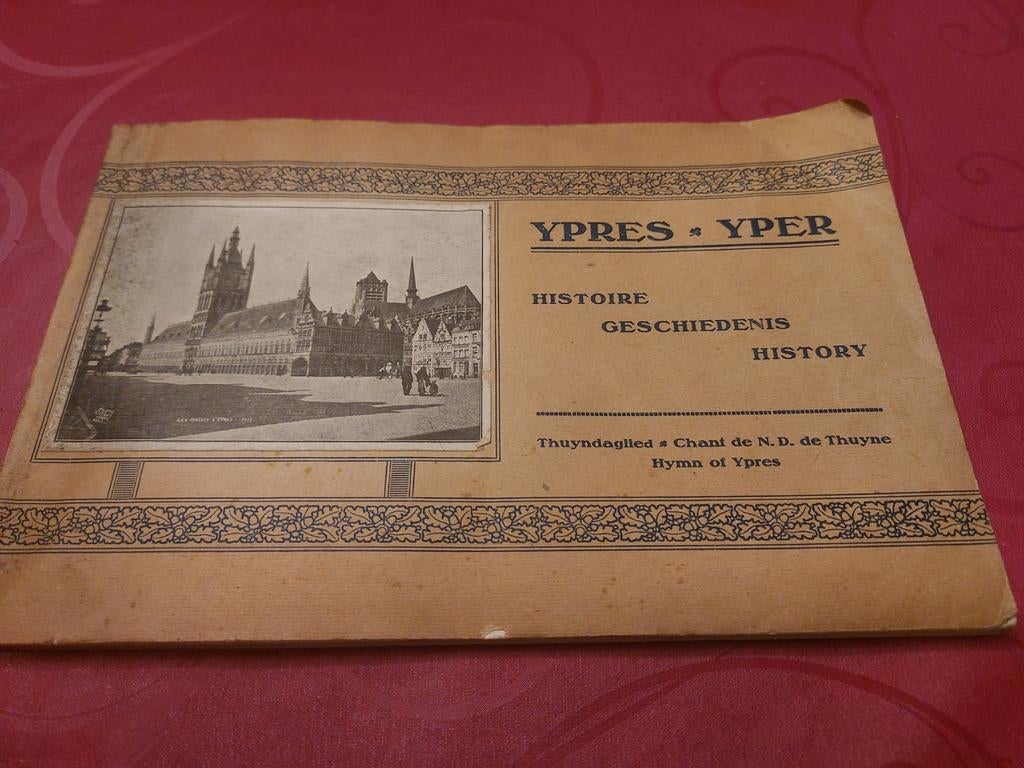 100 jaar oud boekje over de geschiedenis van Ieper, Antiek en Kunst, Ophalen of Verzenden