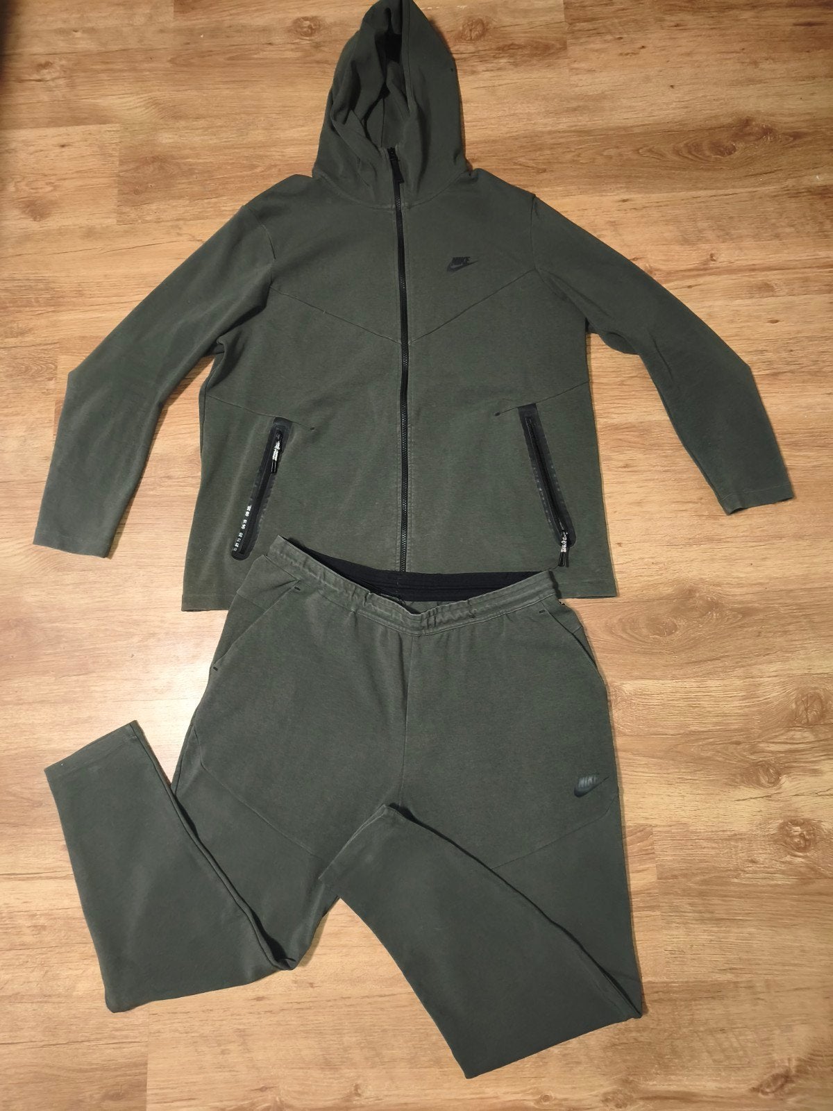 ensemble nike tech kaki, Enlèvement ou Envoi, Nike, Comme neuf, Vert