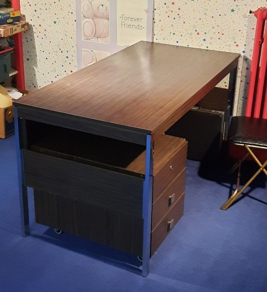 Solide meuble de bureau, Démontable, Utilisé, 140 cm, Bois