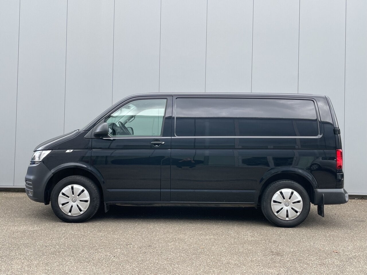 Volkswagen T6.1 Transporter Lichte Vracht, Auto's, 4 deurs, Euro 6, Zwart, Bedrijf