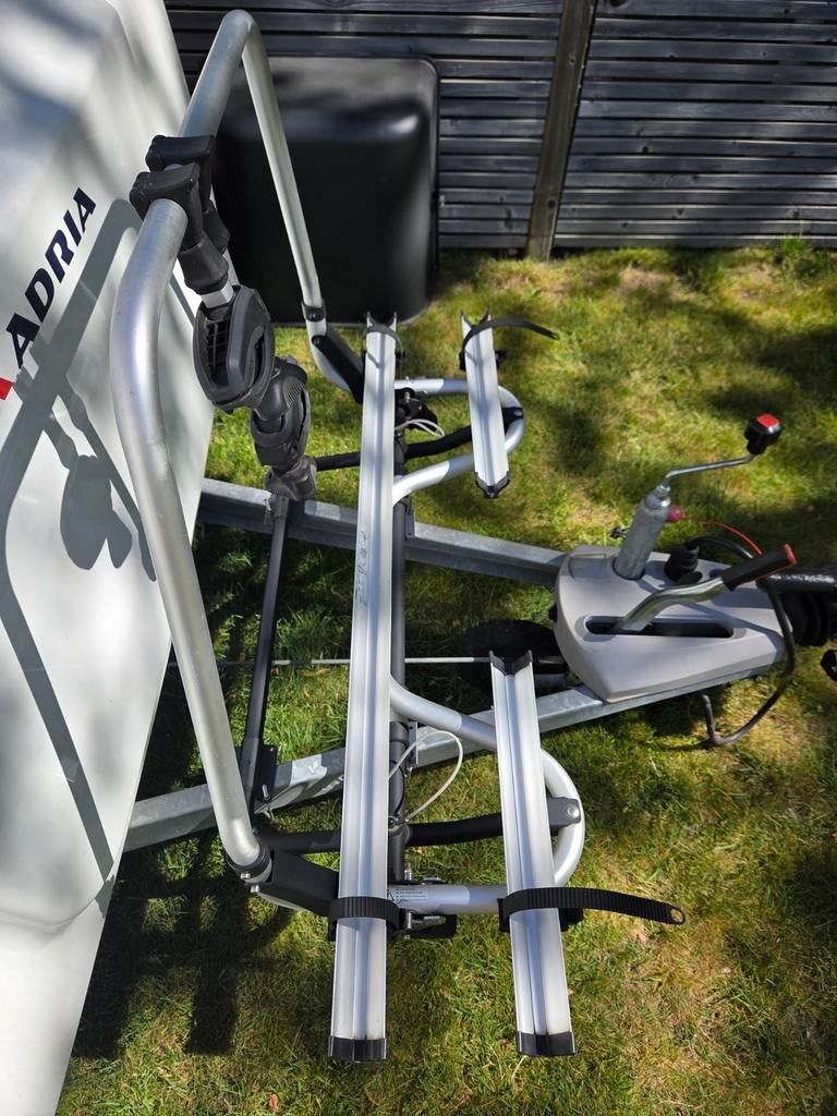 Porte-vélos Thule Superb SV Caravan, Autos : Divers, Porte-vélos, Support d'attelage, 2 vélos, Comme neuf, Enlèvement