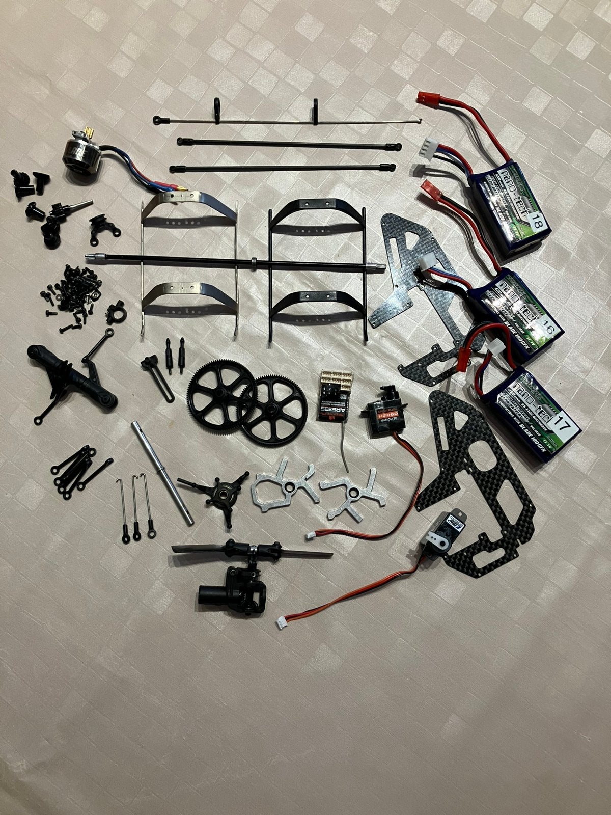Partij onderdelen Blade 180 CFX, Autres marques, Enlèvement ou Envoi, 1:200 ou moins, Utilisé