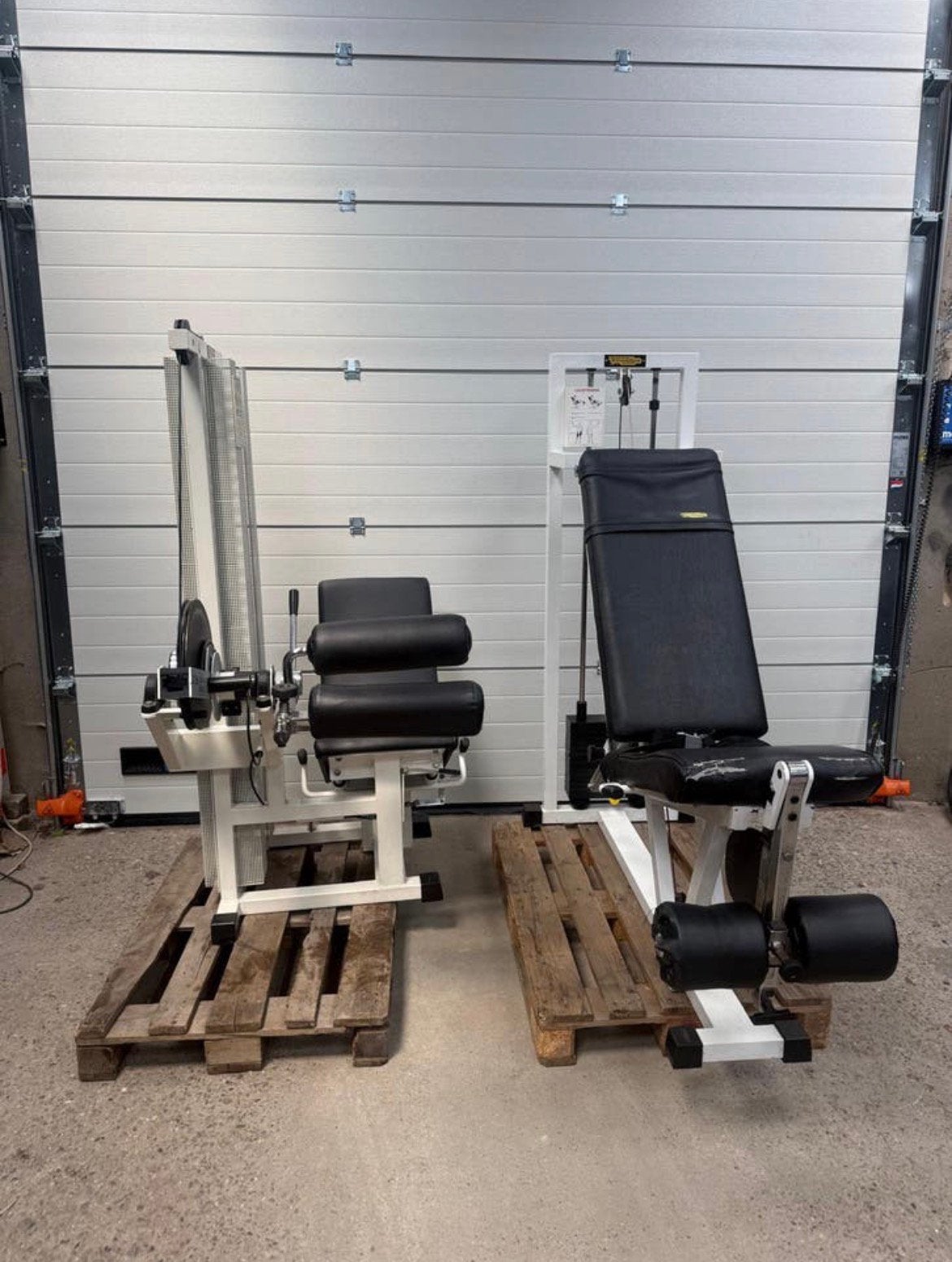 Technogym Leg curl / leg extension 2 machines / white, Sport en Fitness, Fitnessmaterialen, Ophalen, Gebruikt, Benen, Overige typen