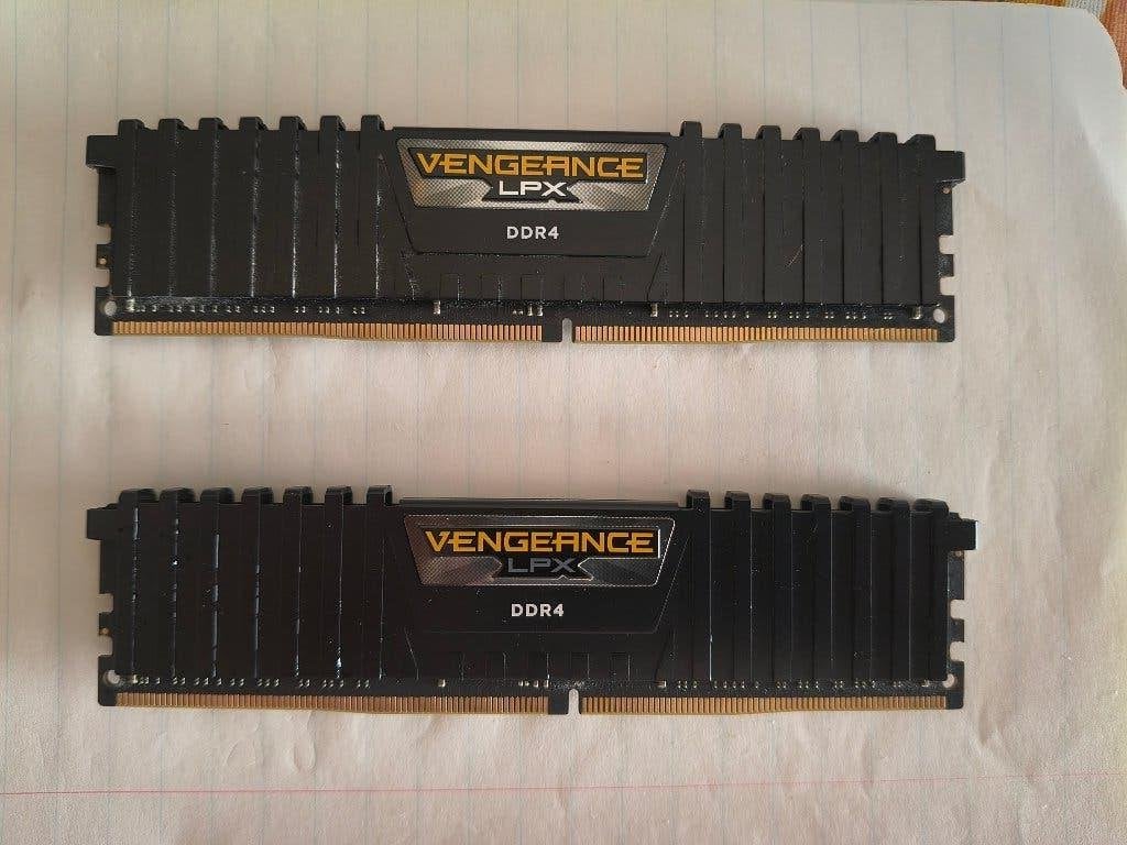 Corsair Vengeance 32 GB DDR4-2400 (2x 16 GB), Computers en Software, RAM geheugen, 32 GB, DDR4, Ophalen of Verzenden, Zo goed als nieuw