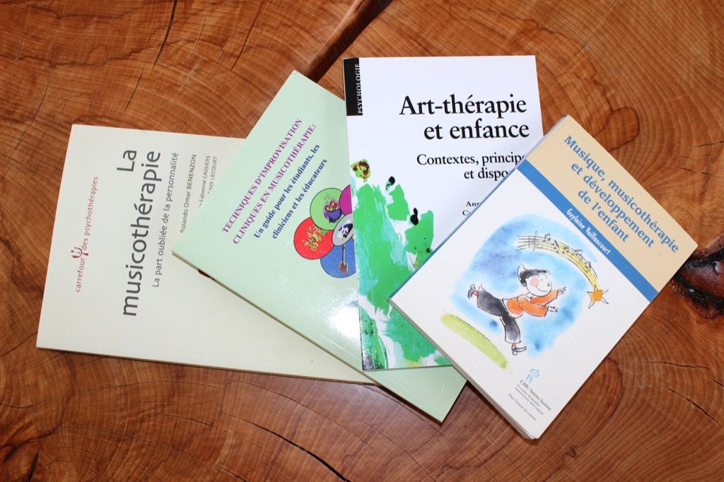 4 boeken over muziek en kunsttherapieën. zeer goed conditie, Boeken, Muziek, Ophalen of Verzenden, Gelezen, Overige onderwerpen