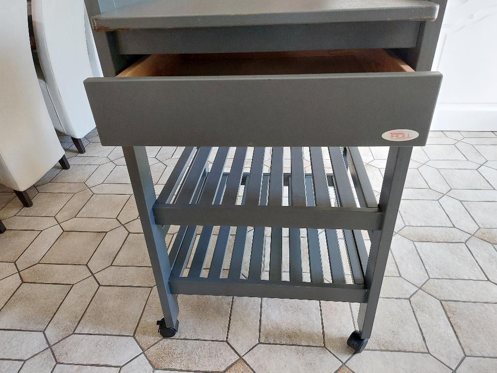 Handige verzorgingstafel Troll, Ophalen, Gebruikt