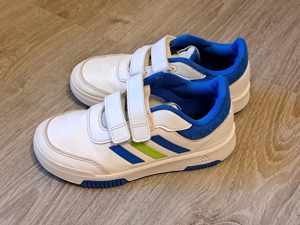 Adidas taille 33, Enfants & Bébés, Vêtements enfant | Chaussures & Chaussettes, Enlèvement ou Envoi, Chaussures