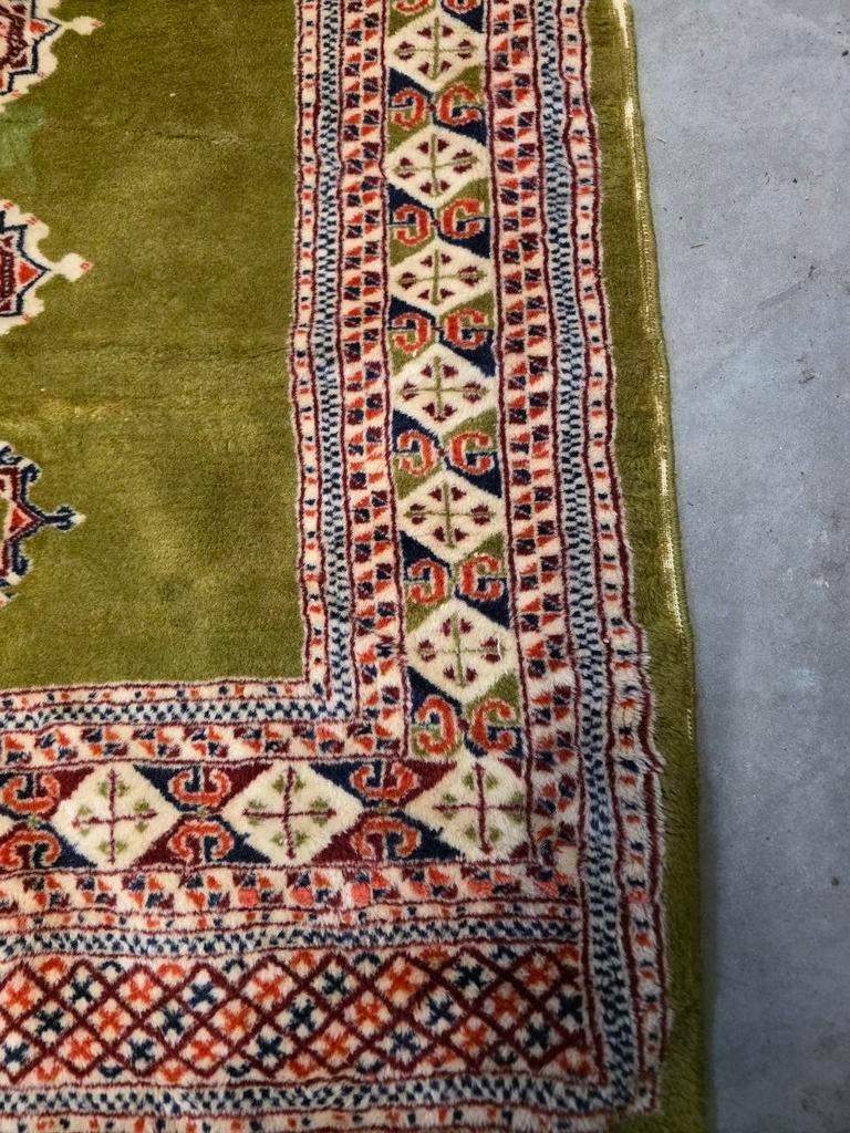 Schoon en oud handgemaakt Aziatisch tapijt, 160 cm lang en 9, Huis en Inrichting, Stoffering | Tapijten en Vloerkleden, Ophalen of Verzenden