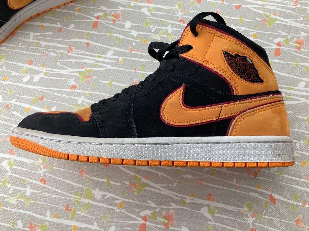 Nike Air Jordan 1 MID - oranje en zwart - maat 42, Zwart, Ophalen of Verzenden, Zo goed als nieuw, Sneakers