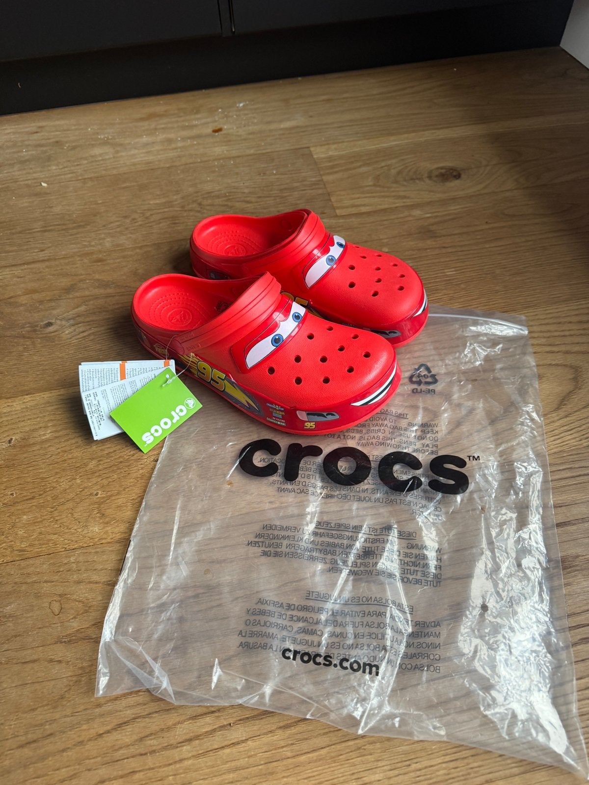 Voitures Crocs taille 43/44, nouvelle  Lightning Mcqueen, Vêtements | Hommes, Neuf, Enlèvement ou Envoi, Autres couleurs, Sandales