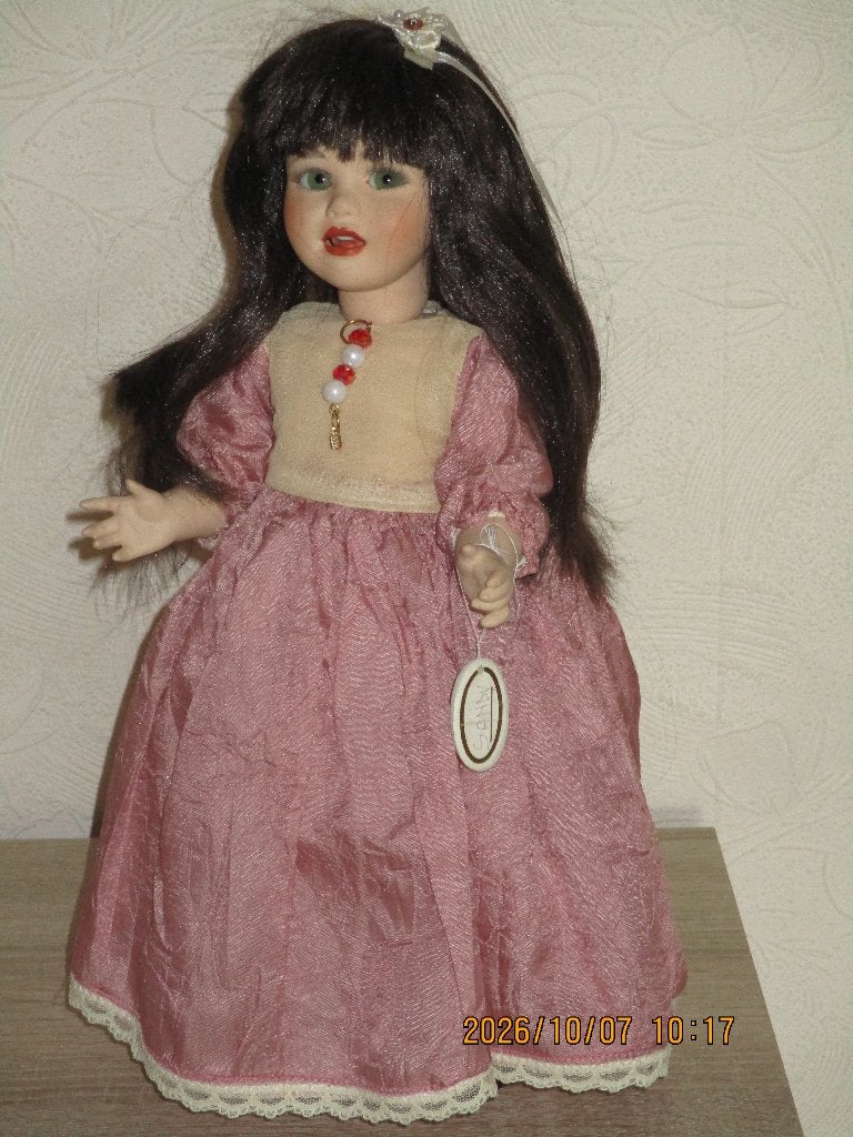 le bambole di arianna   34 cm  zeldzame  jurk zijde gemerkt, Verzamelen, Ophalen, Nieuw, Pop