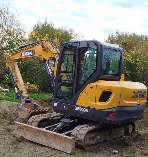 Te huur graafmachines + accessoires, Articles professionnels, Machines & Construction | Grues & Excavatrices, Enlèvement ou Envoi