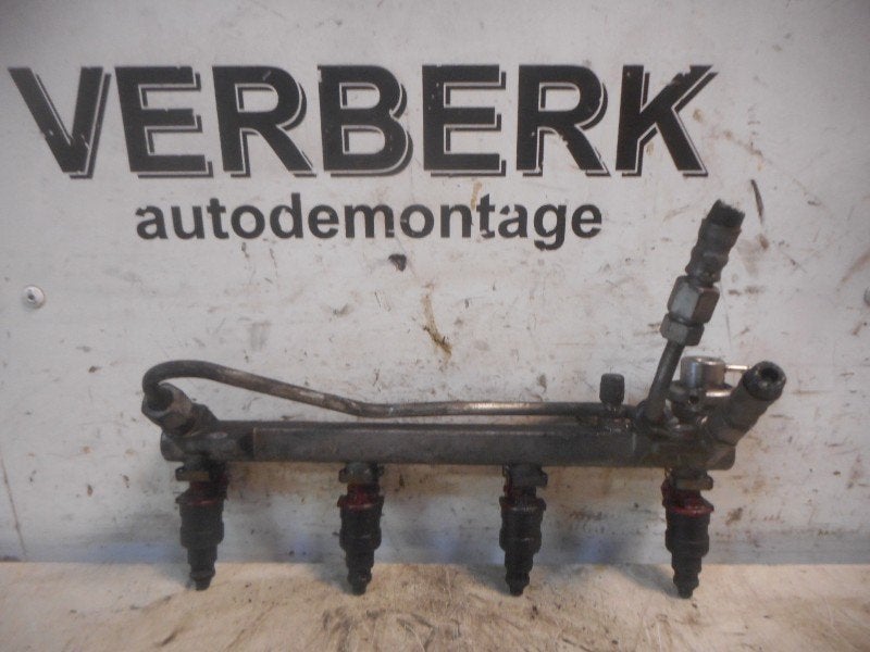 RAMPE D'INJECTION Opel Omega B (25 / 26 / 27) (90411551), Opel, Opel Automobile GmbH, Utilisé, Kontakt-opel@opel.com