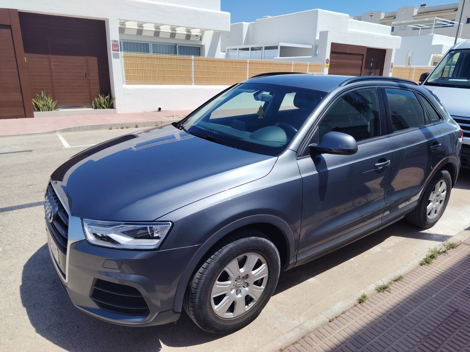 Audi Q3 eerste eigenaar, Auto's, Audi, Voorwielaandrijving, 4 cilinders, Blauw, 2800 kg
