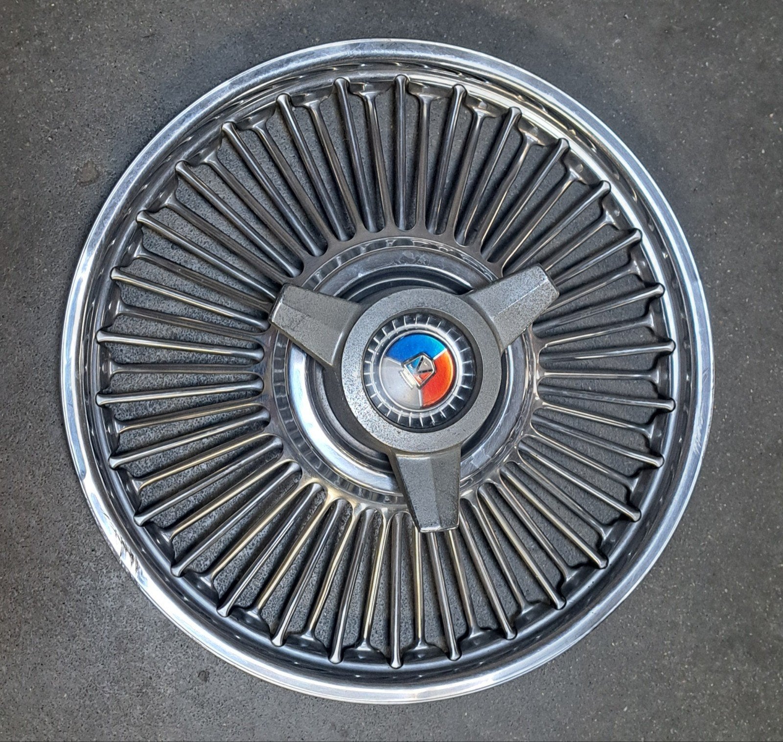 Vintage wieldop is een Ford Wire Spoke Spinner-model, Ophalen of Verzenden, Ford